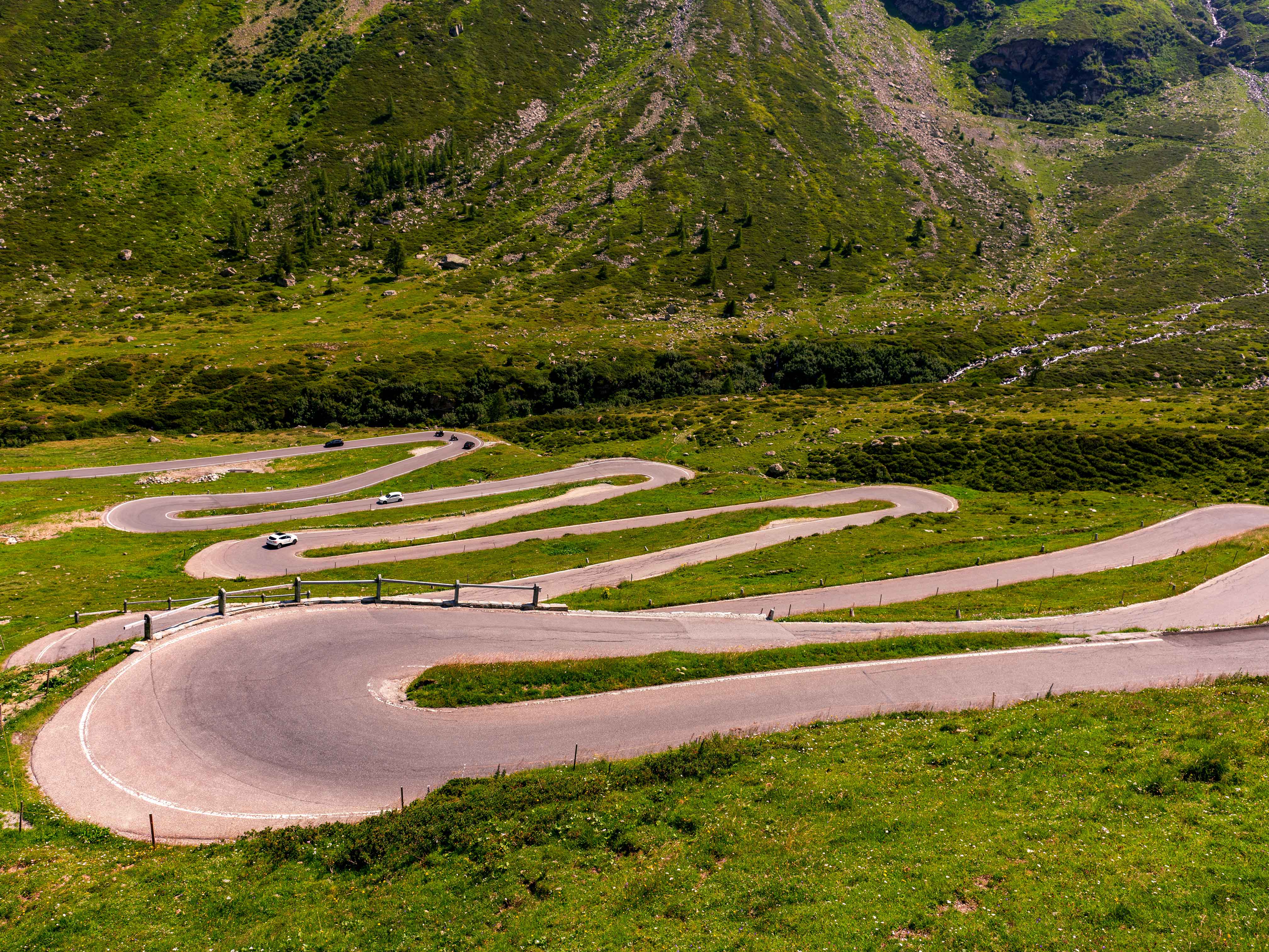 Splügenpass Serpentinen mit Panoramablick