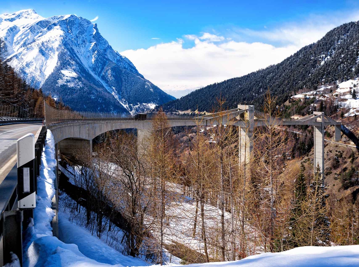 Alpenoversteek vanuit Visp — Simplonpas voor campers & camperbussen