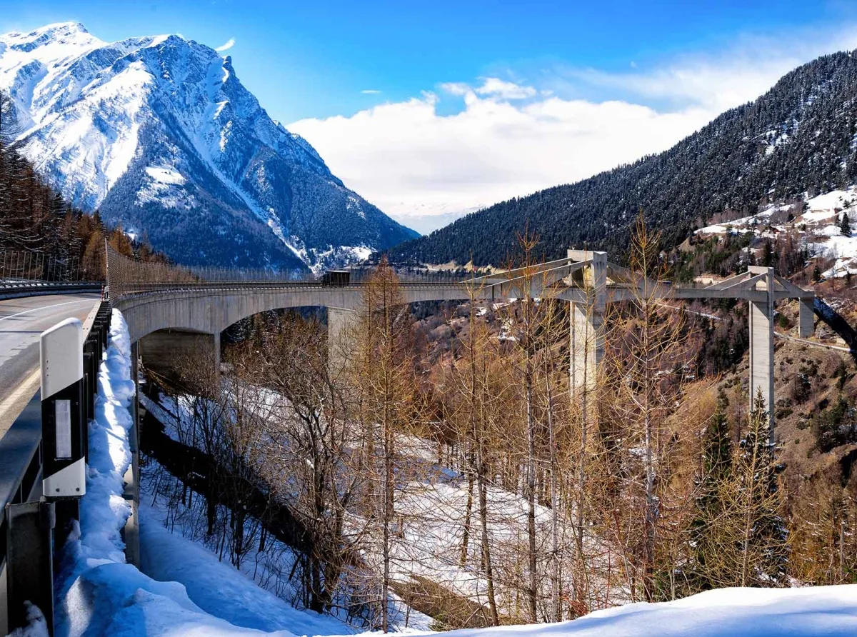Alpenoversteek vanuit Visp — Simplonpas voor campers & camperbussen