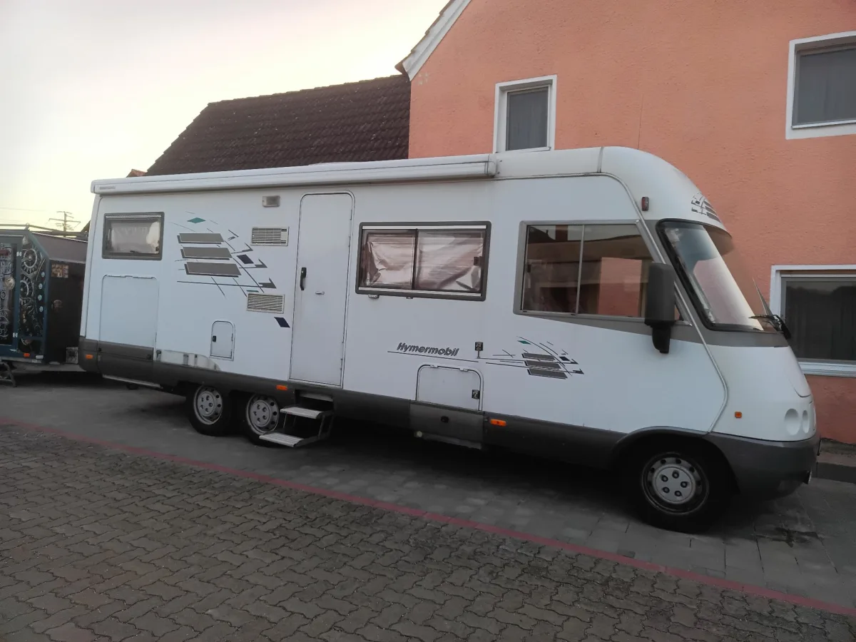 Hymer E700