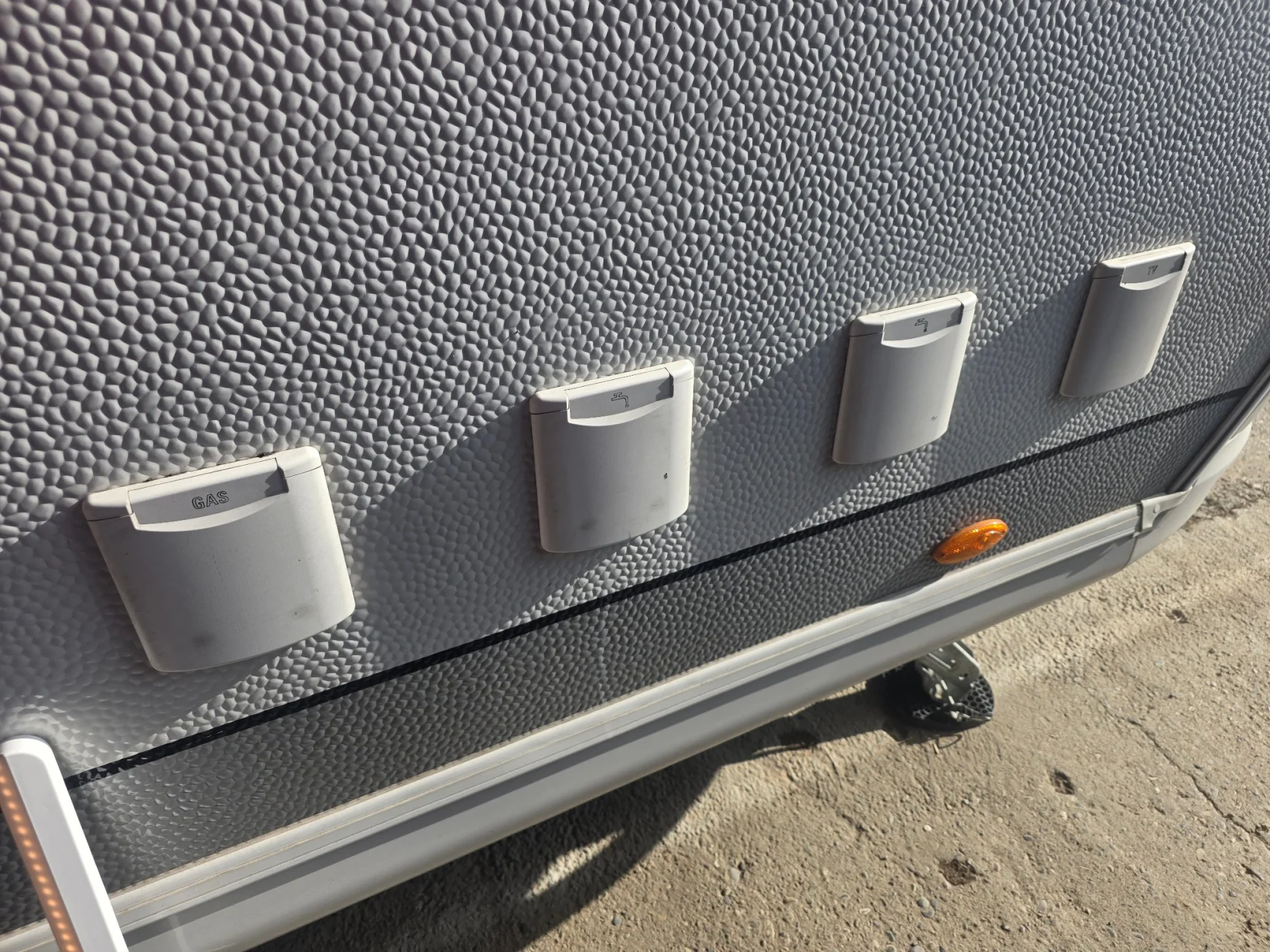 Hobby WFB 495 de Luxe mit Heckbad - Bild 4